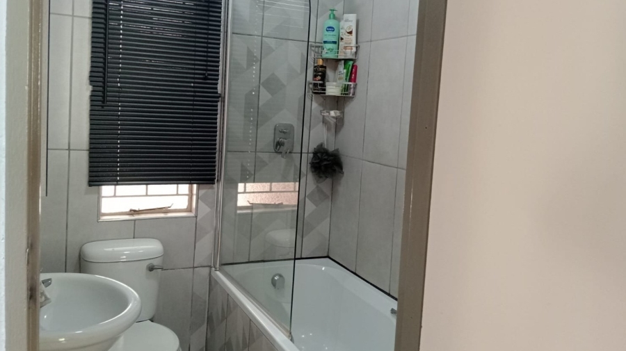 4 Bedroom Property for Sale in Pellissier Free State